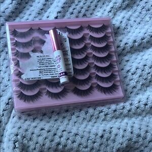 Voluminous Black False Lashes Set